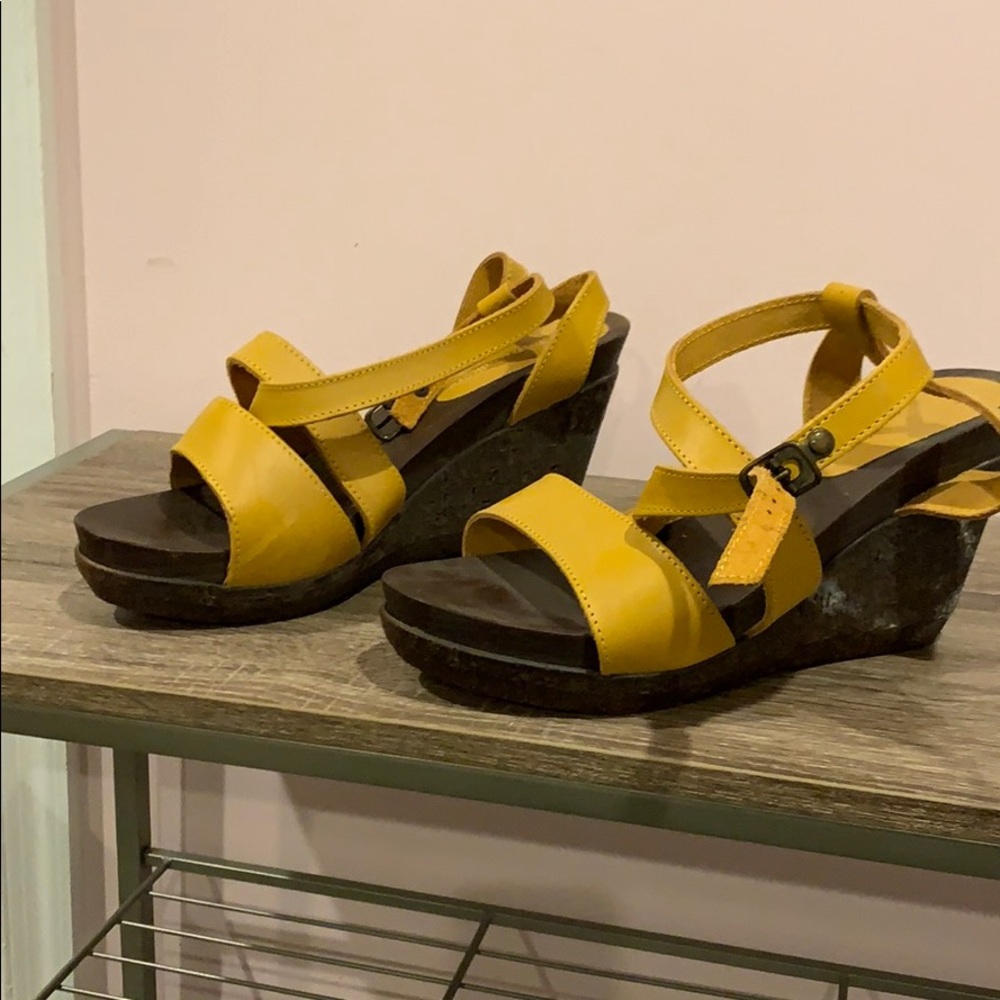 Never worn platform wedges sandals